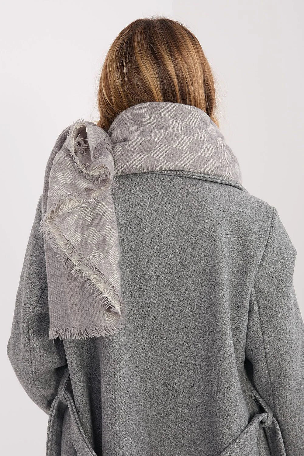 châle écharpe oversize grande taille viscose laine mélangée douce tactile finitions élégantes motif géométrique franges délicates polyvalent chic