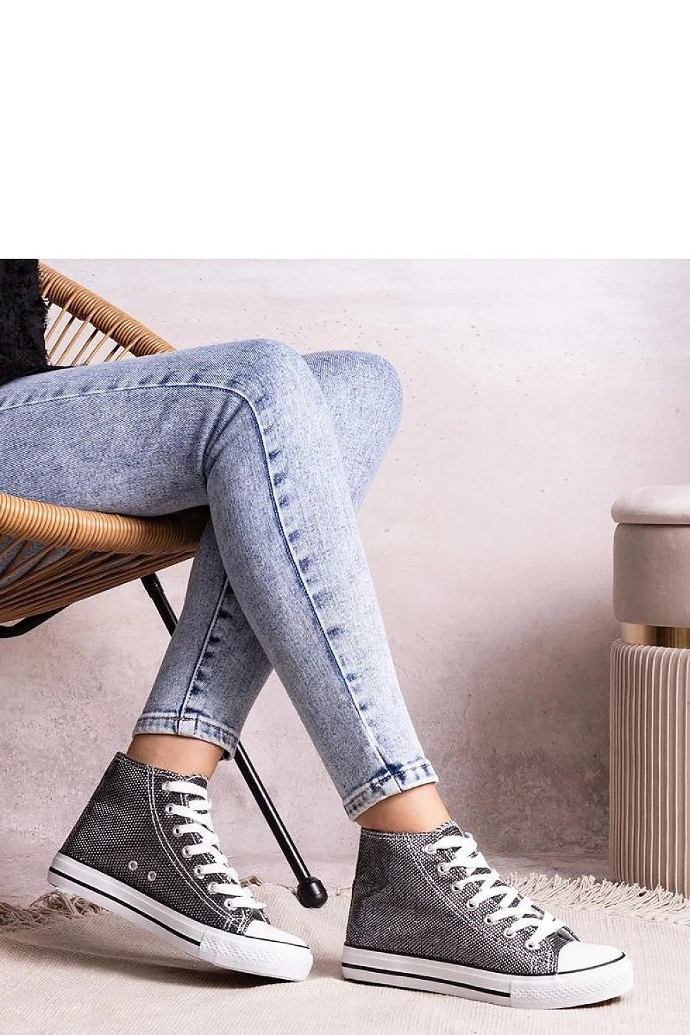 Baskets montantes pour femmes en maille noire motif quadrillé blanc style casual élégance mode confort