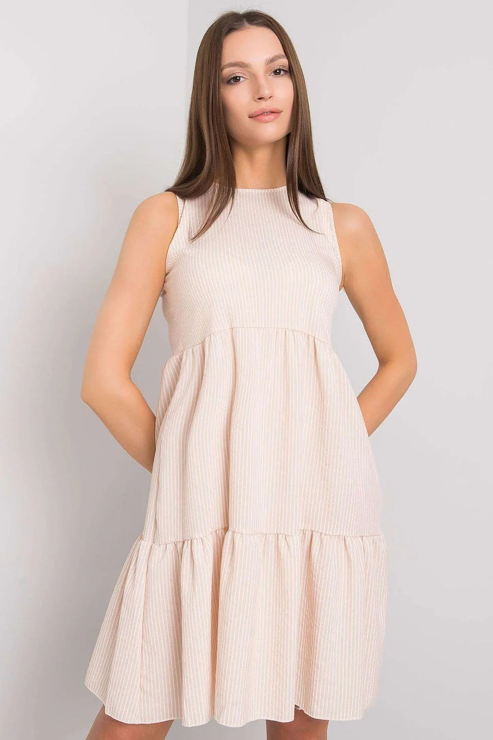 Robe de jour Rue Paris en coton 100% sans manches trapeze volants beige clair rayures verticales blanches
