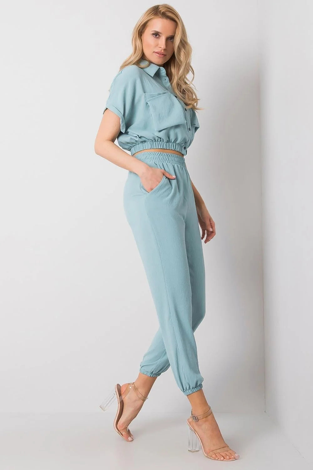 Ensemble femme coordonné chemisier manches courtes pantalon taille haute élastique bleu clair mode moderne confortable