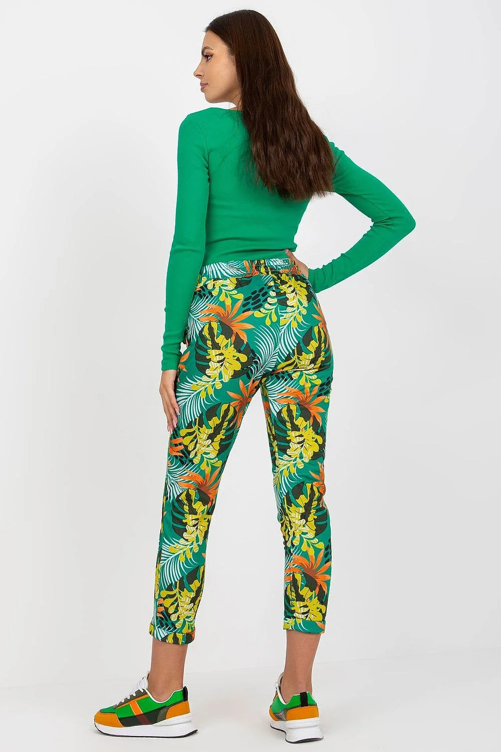 Tenue de mode pour femme pantalon survêtement motifs tropicaux haut V profond chaussures sport couleurs vives occasion estivale