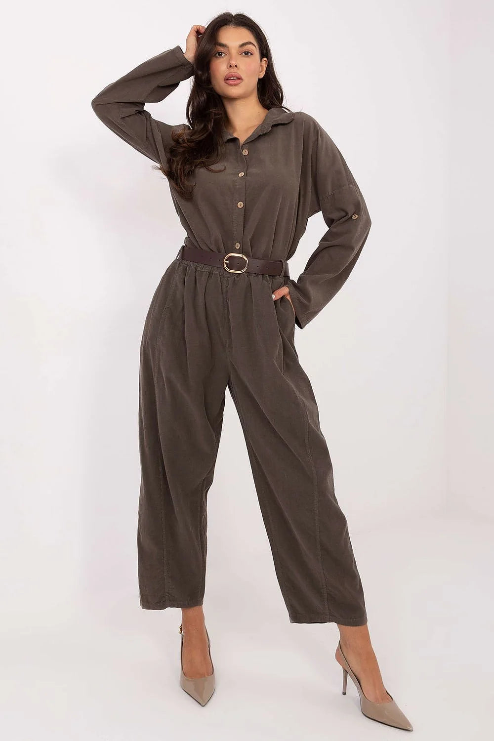 combinaison femme velours côtelé taupe col chemise boutonnage devant coupe ample manches longues taille élastiquée ceinture boucle dorée