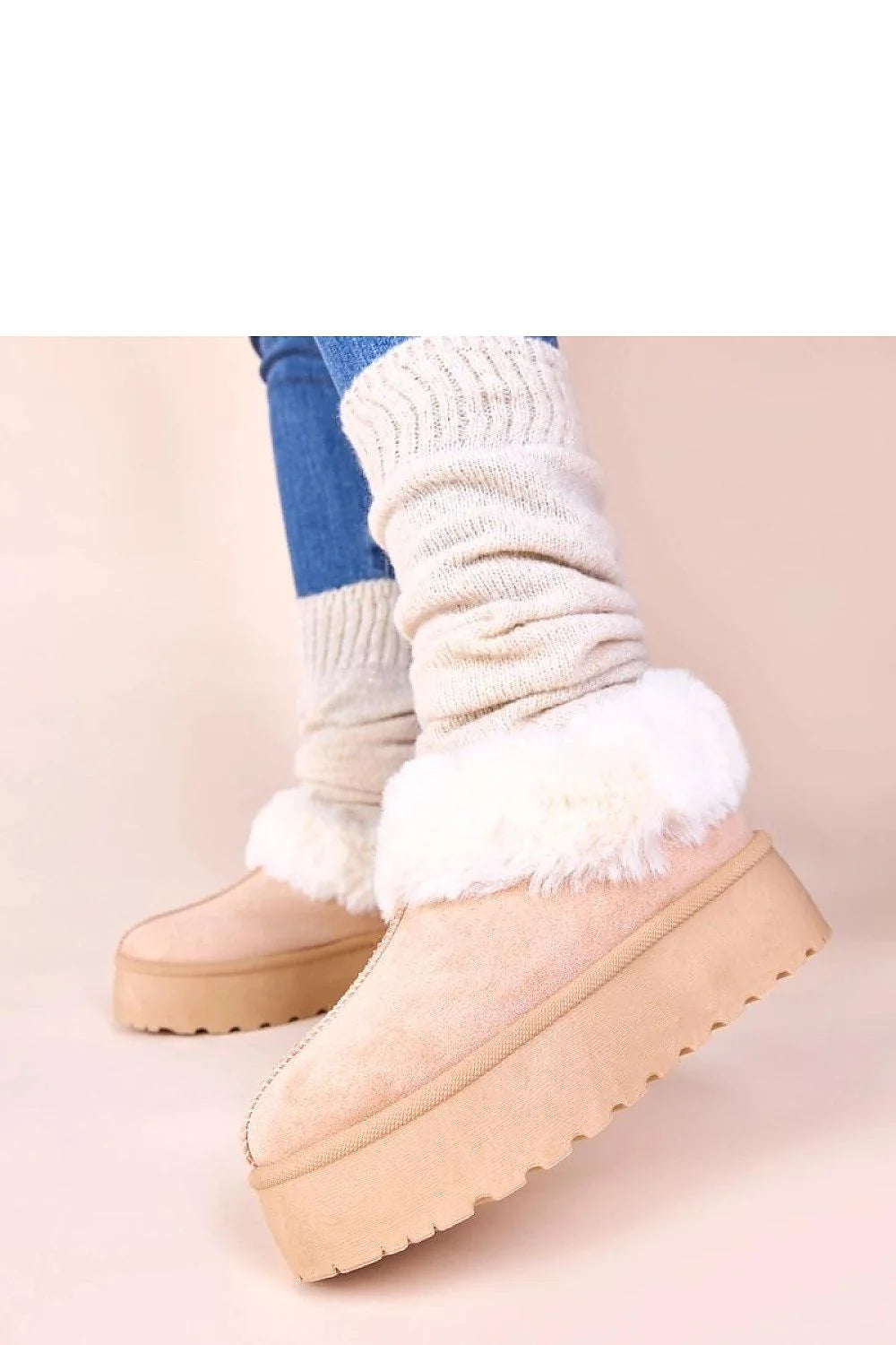 bottes neige femme beige clair suédine col retourné fausse fourrure doublure mouton synthétique semelle plateforme crantée antidérapante confortable élégante durable