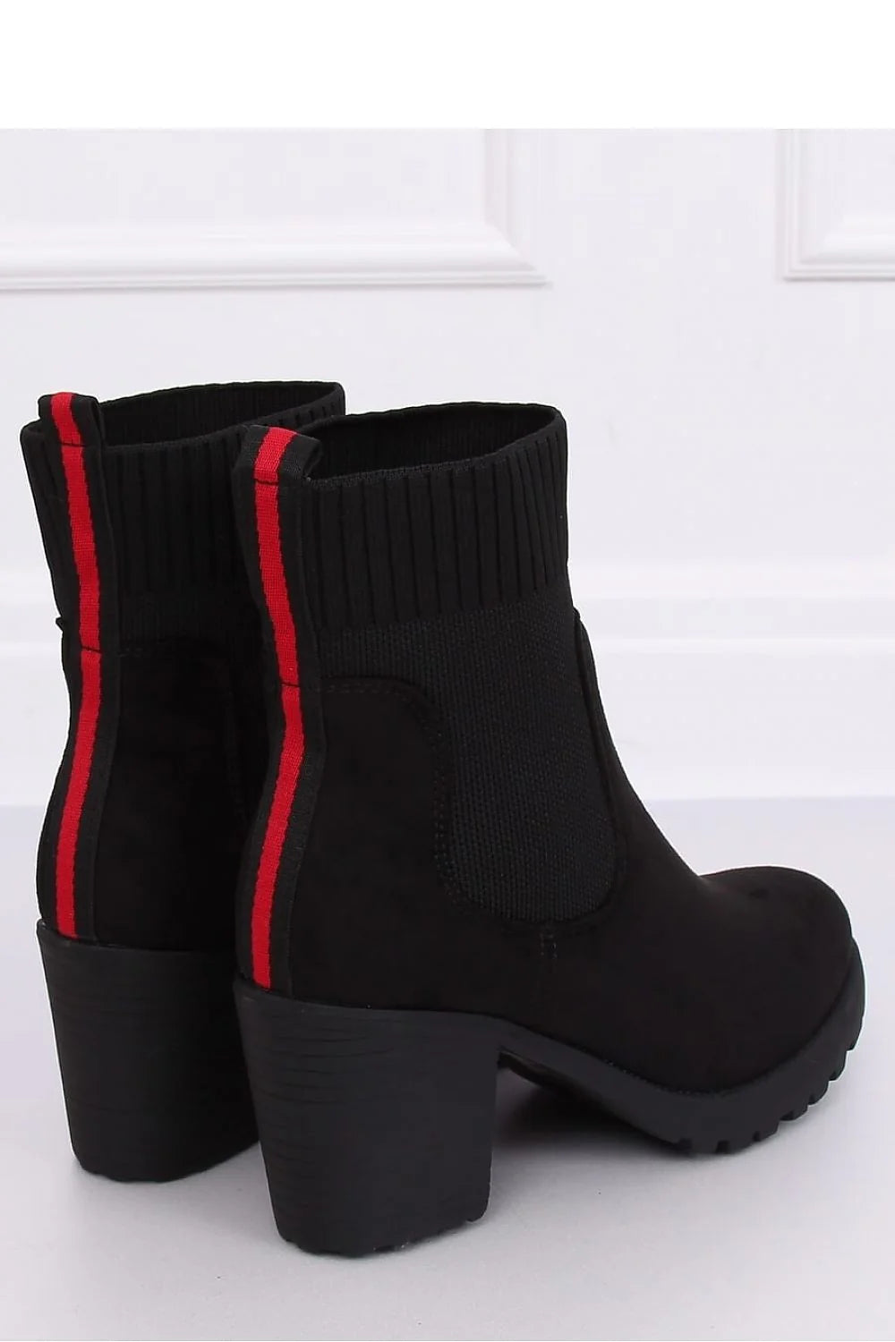 Bottines noires similicuir modernes confortables avec bande rouge talon épais semelle crantée femme hiver