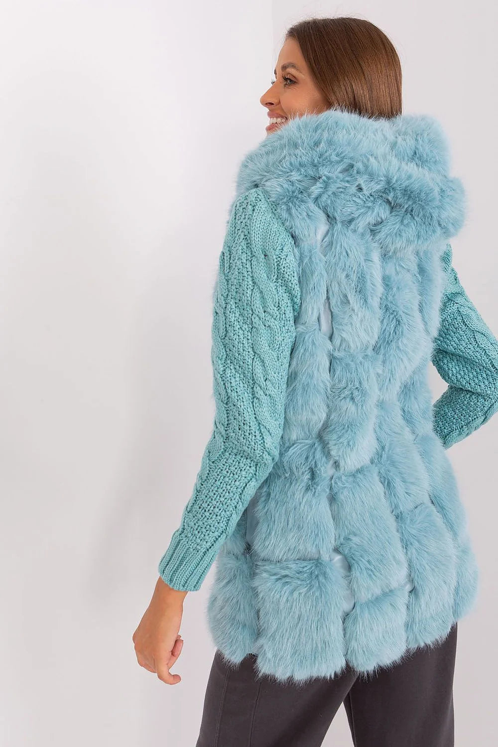 Manteau féminin hiver élégant maille fausse fourrure bleu clair texture carrée coupe ample col haut zip pendentif
