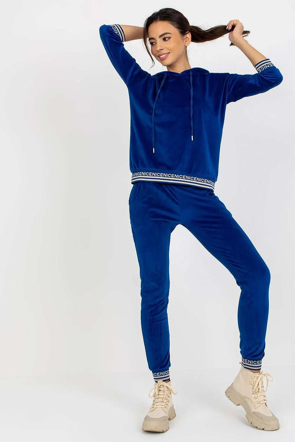 Ensemble détente pour femmes en velours noir manches longues capuche ajustée pantalon élasthanne viscose