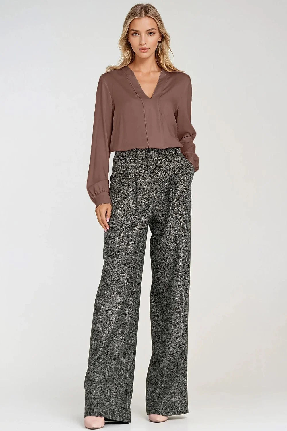 chemisier femme viscose légère respirante col V fendu brun cacao satiné coupe droite élégante manches longues poignets froncés