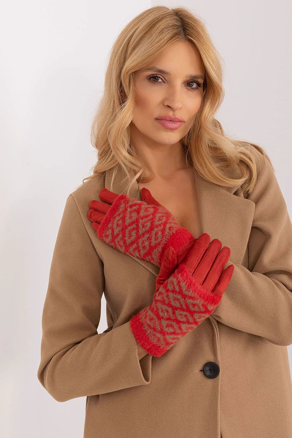 Gants élégants pour femmes jacquard losanges rouge bordeaux col raffiné matériau chaud détails soignés hiver