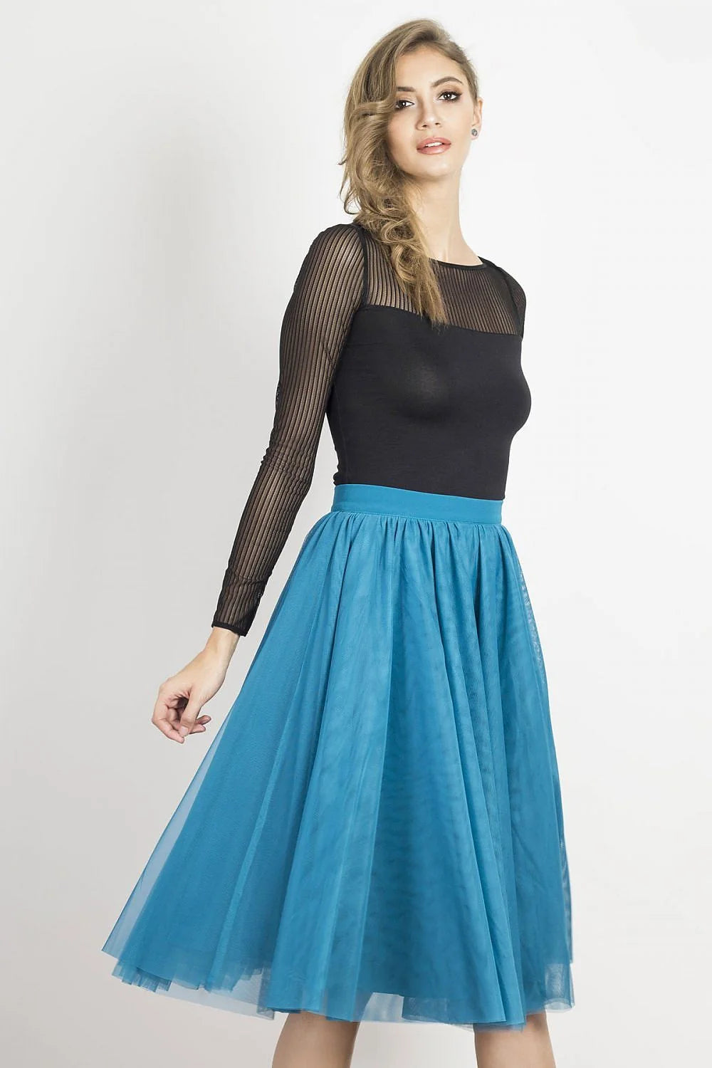 Tenue élégante femme haut jersey noir manches tulle jupe IVON bleu vif moderne chic