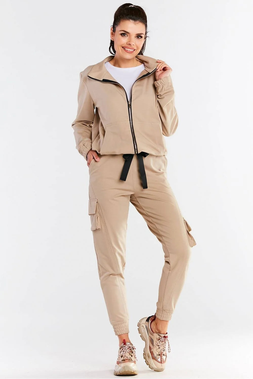 Ensemble sportif femme jaune fluo veste pantalon survêtement style moderne coupe ample col montant fermeture éclair élasthanne polyester respirant