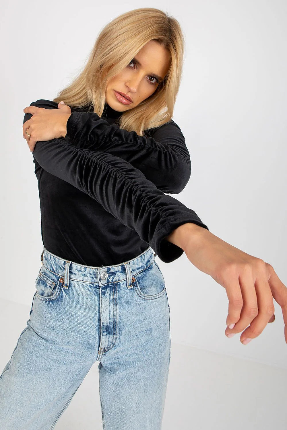 Chemisier velours blanc col montant manches longues coupe droite semi ajustée stretch élégant minimaliste intemporel femme
