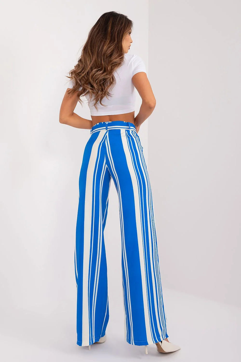Pantalon femme Italy Moda rayures verticales bleu blanc tissu léger taille haute jambes larges crop top escarpins