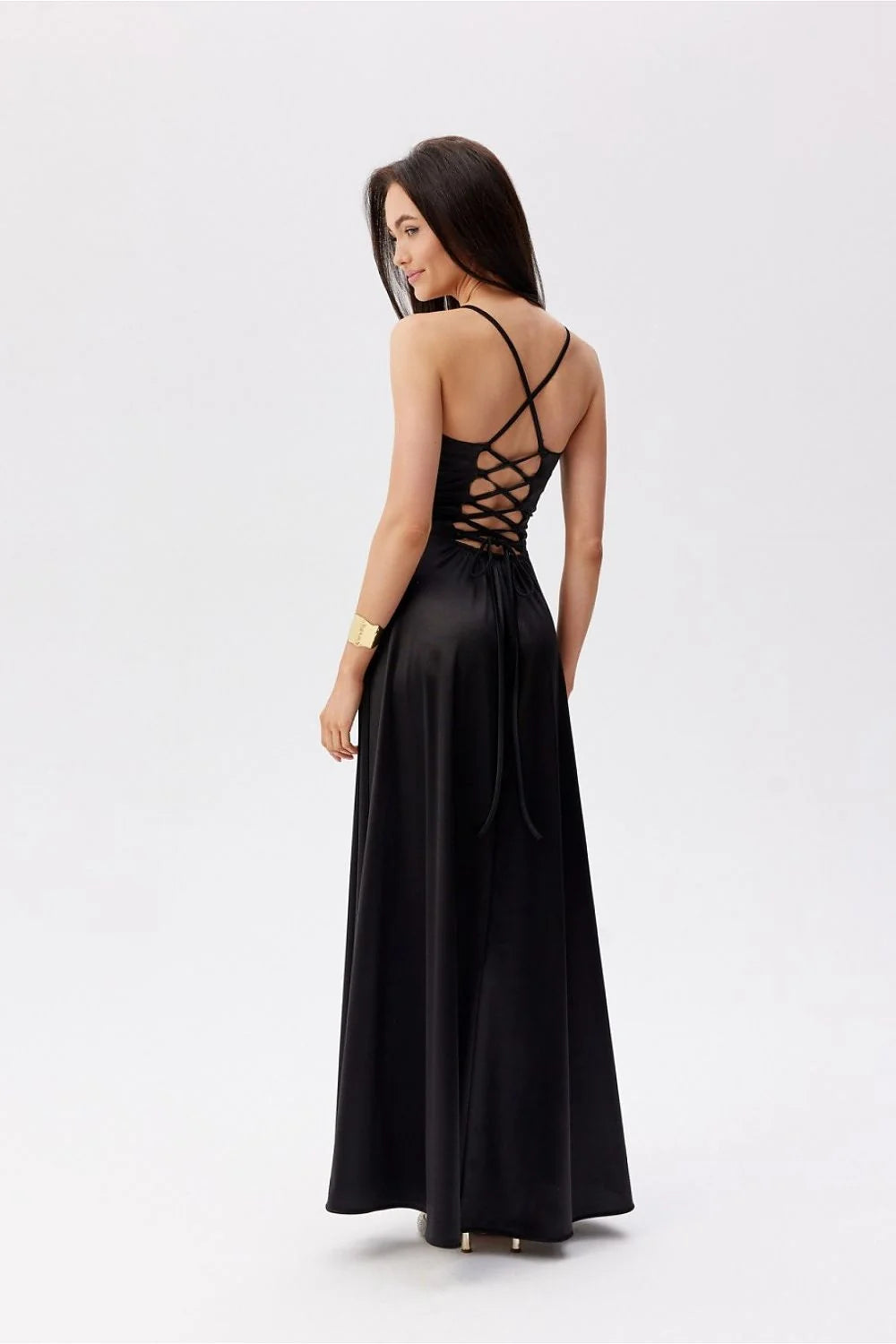 Robe de soirée élégante longue encolure en V bretelles fines dos ajustable satinée noire taille ajustable femme
