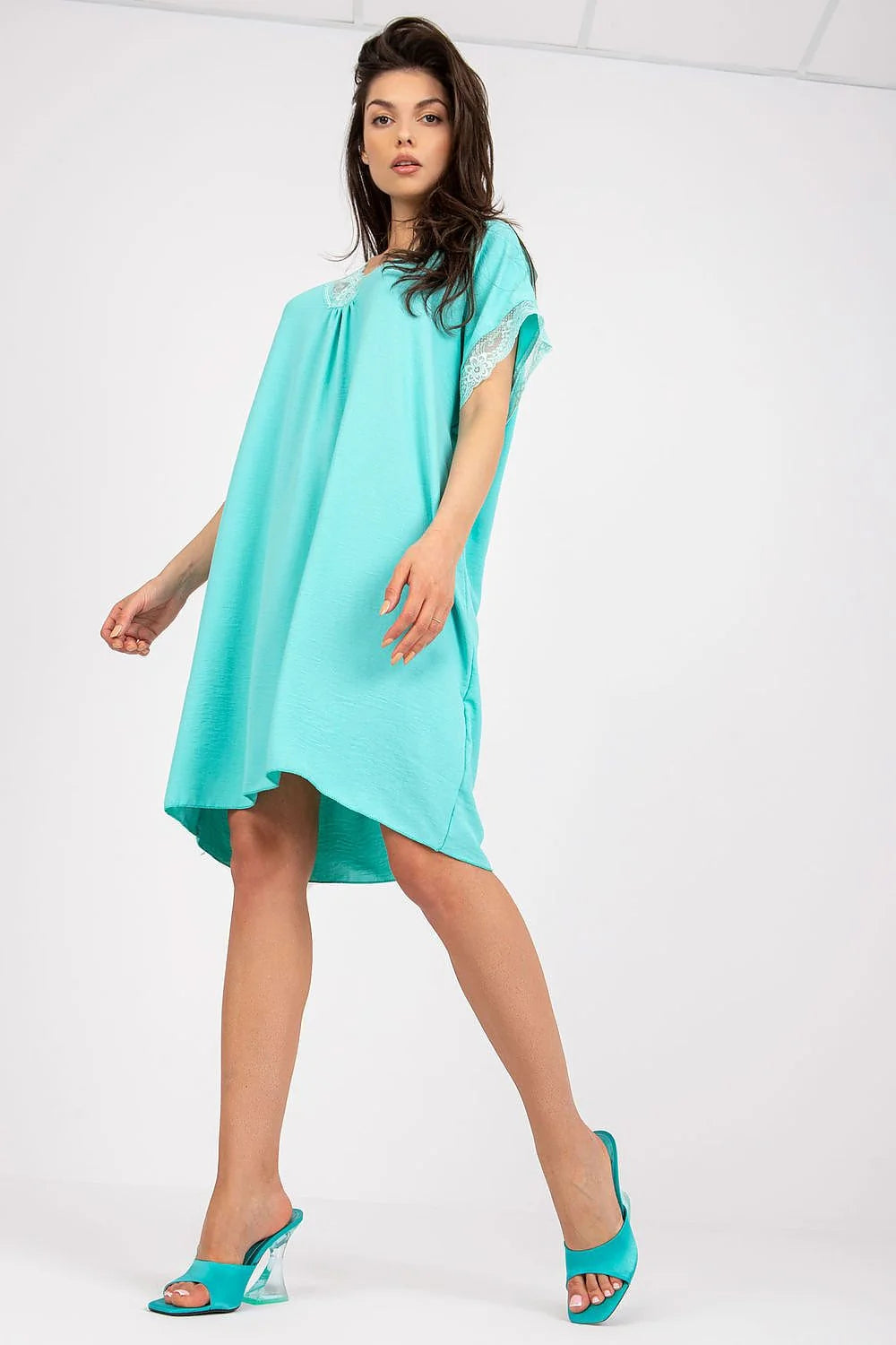 Robe de jour féminine ample manches courtes encolure en cœur dentelle bleu pastel polyester viscose élasthanne