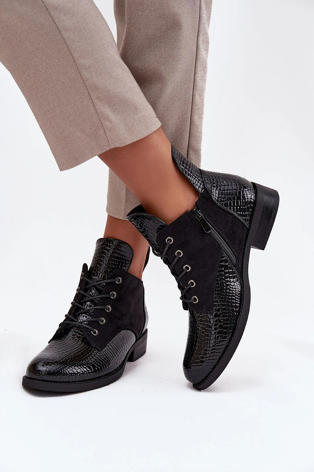bottines femme cuir écologique noir effet croco verni suède lacets fermeture éclair œillets métalliques talon bloc confortables isolantes