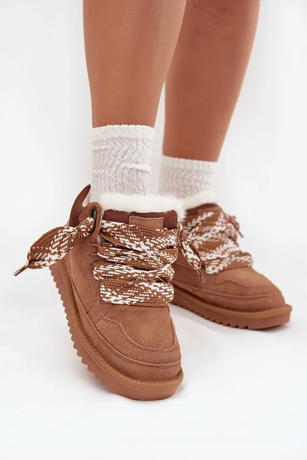 bottes neige femme Vinceza daim naturel suédine camel fourrure douce fausse chaude confortable lacets épais tressés marron semelle crantée