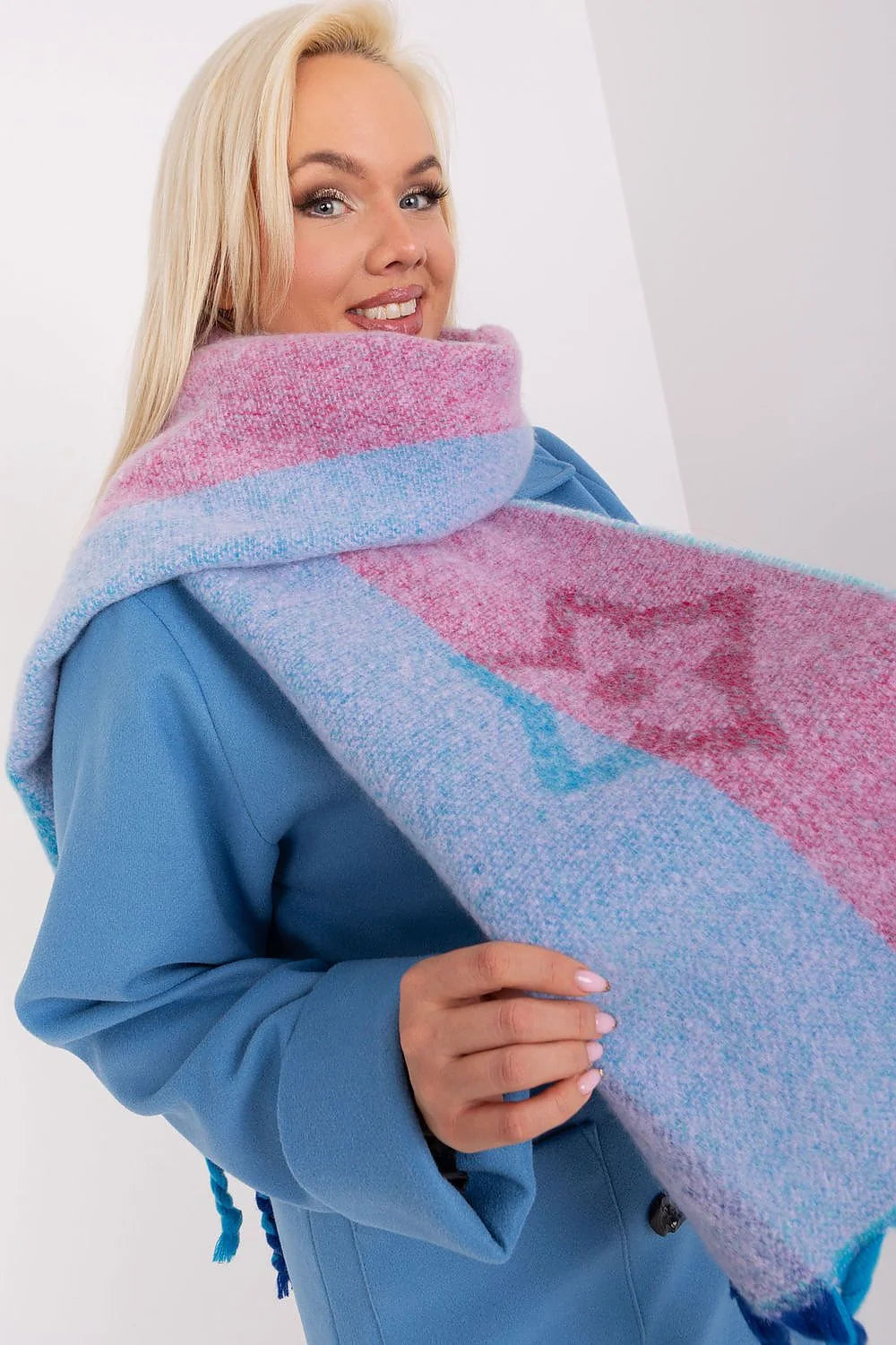 Manteau et écharpe pour femmes ensemble hiver chic cosy coupe classique bleu clair rose pastel étoile franges torsadées matelassé laine