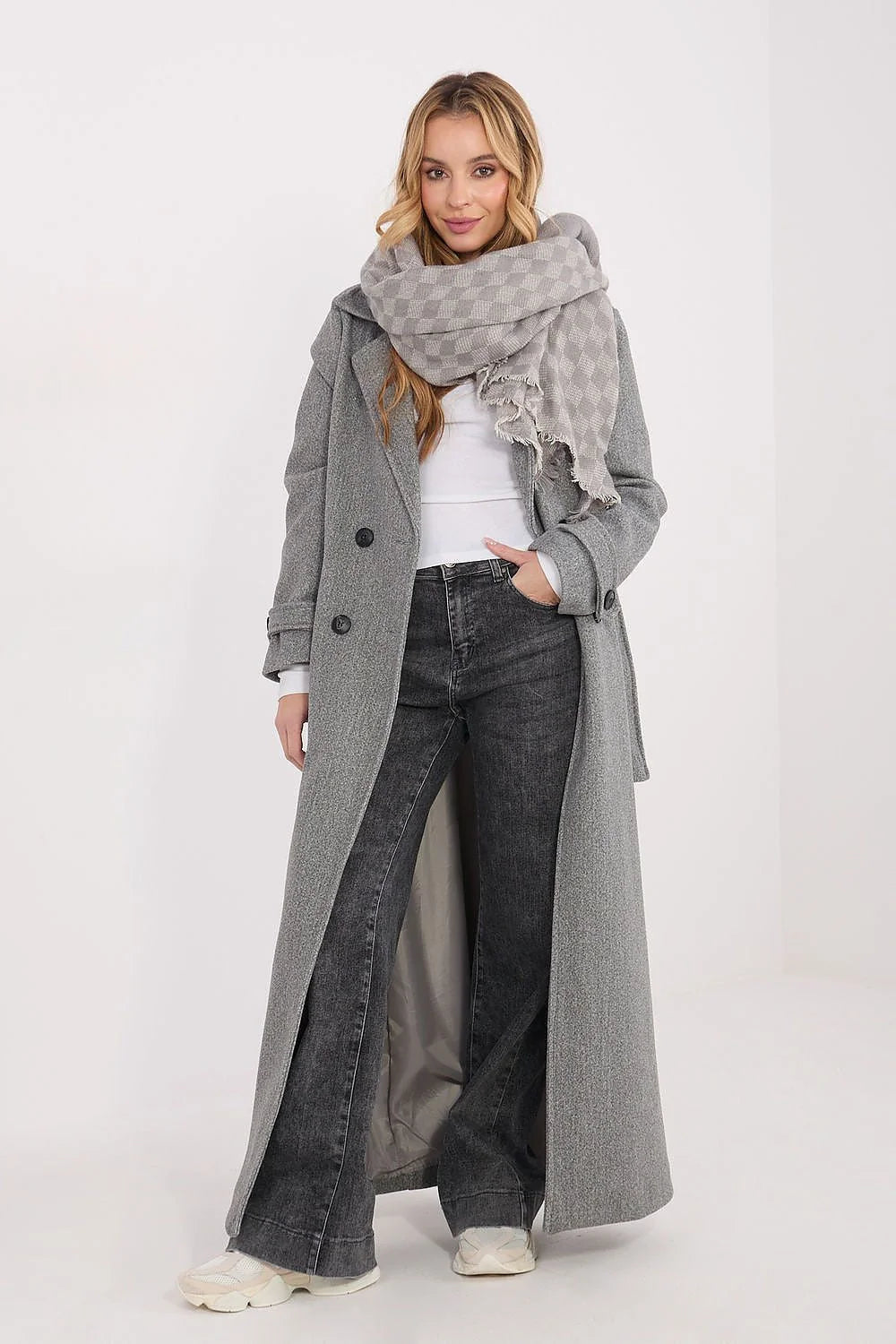 châle écharpe oversize grande taille viscose laine mélangée douce tactile finitions élégantes motif géométrique franges délicates polyvalent chic