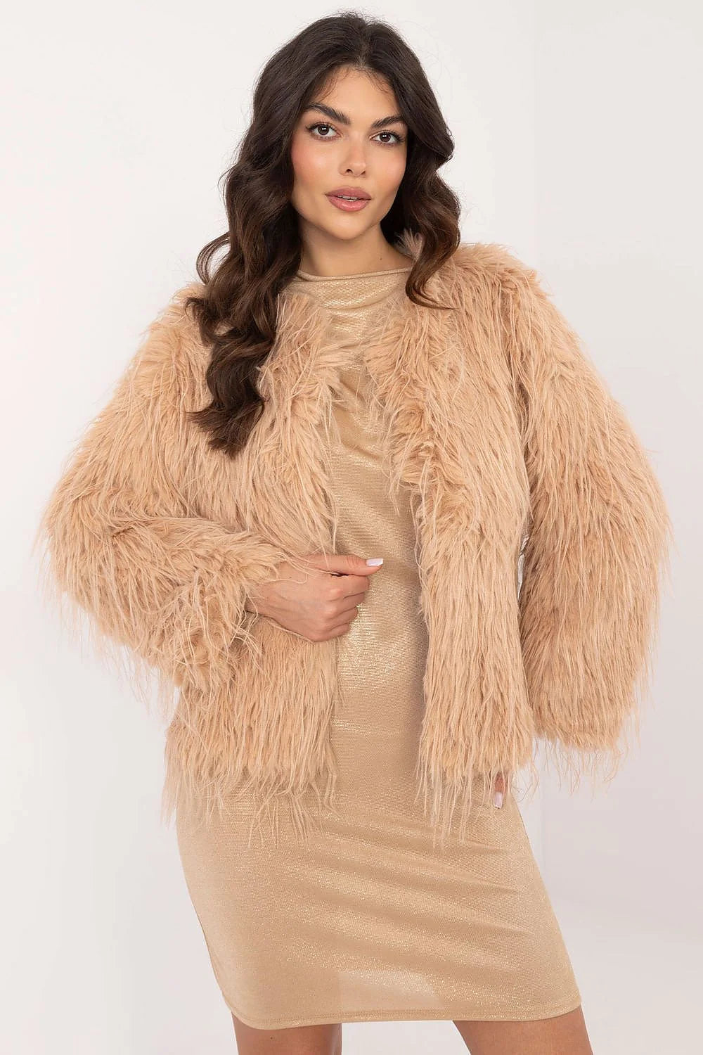 Veste en fausse fourrure beige clair longues manches ample coupe élégante Transitional automne hiver femmes