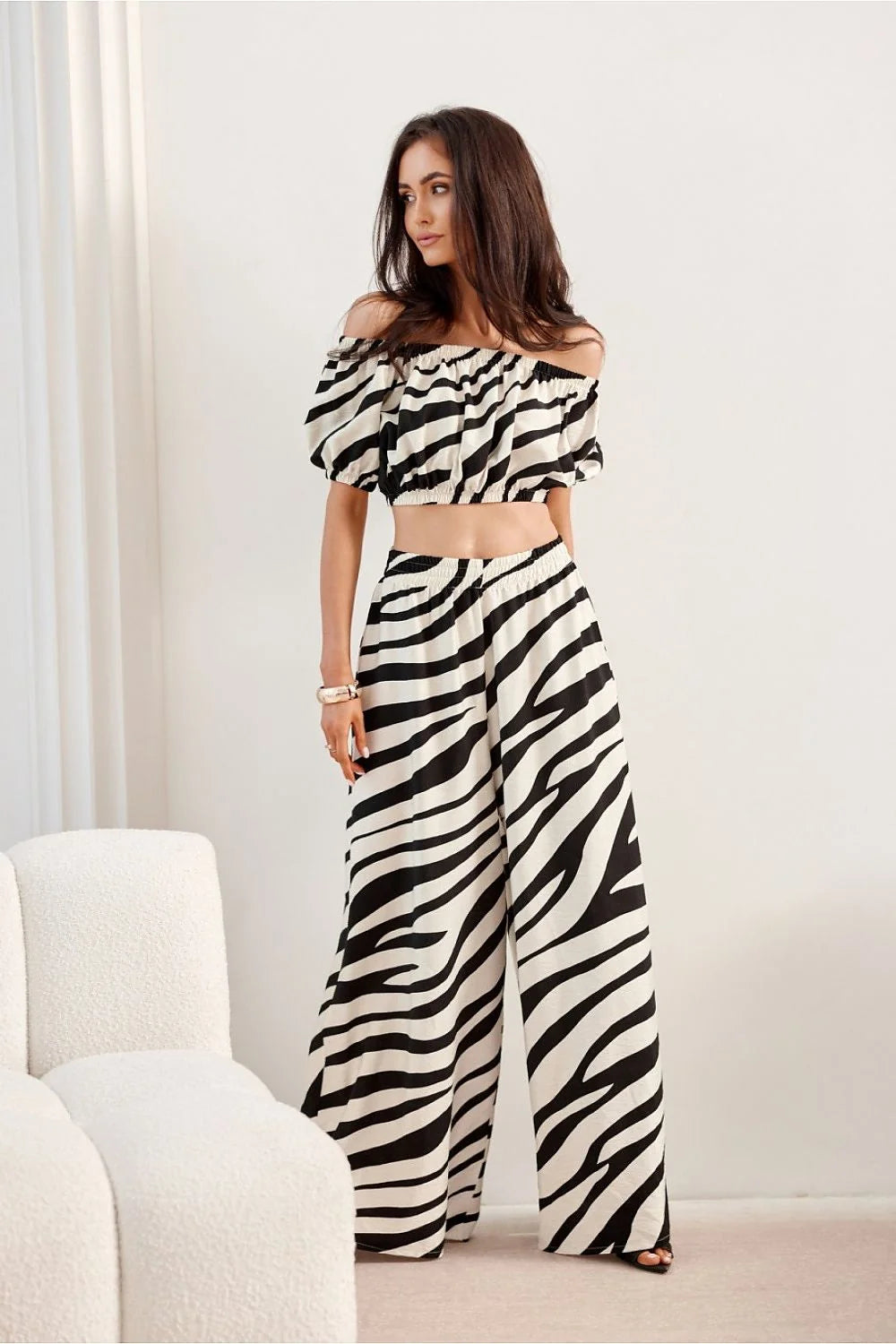 Ensemble coordonné pour femmes Chemisier Roco Fashion haut off-épaules manches bouffantes jupe longue rayures noires zébrées été mode féminine