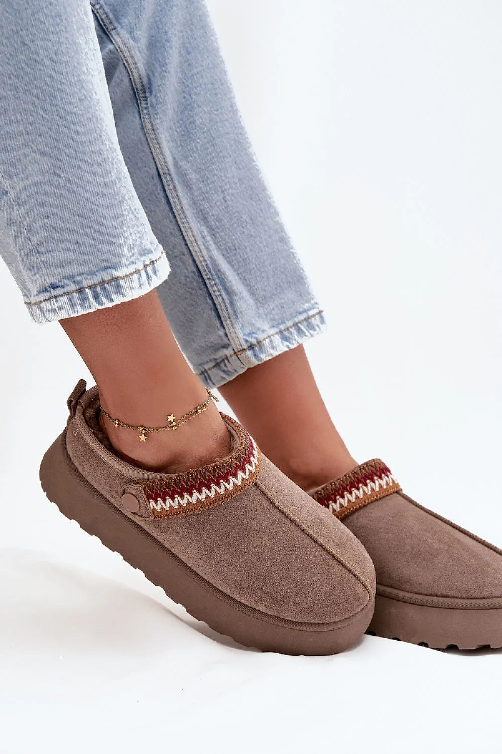 bottes neige femme suédine synthétique plateforme 4cm isolation semelle crantée doublure fourrure sangle amovible brodée taupe mocassin