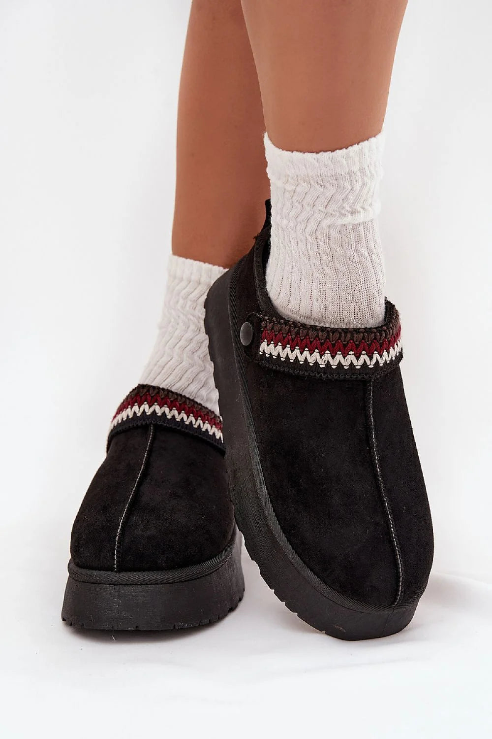 bottines neige femme suédine écologique plateforme stable semelle crantée épaisse bout arrondi bride brodée amovible doublure fourrure chaude confortable