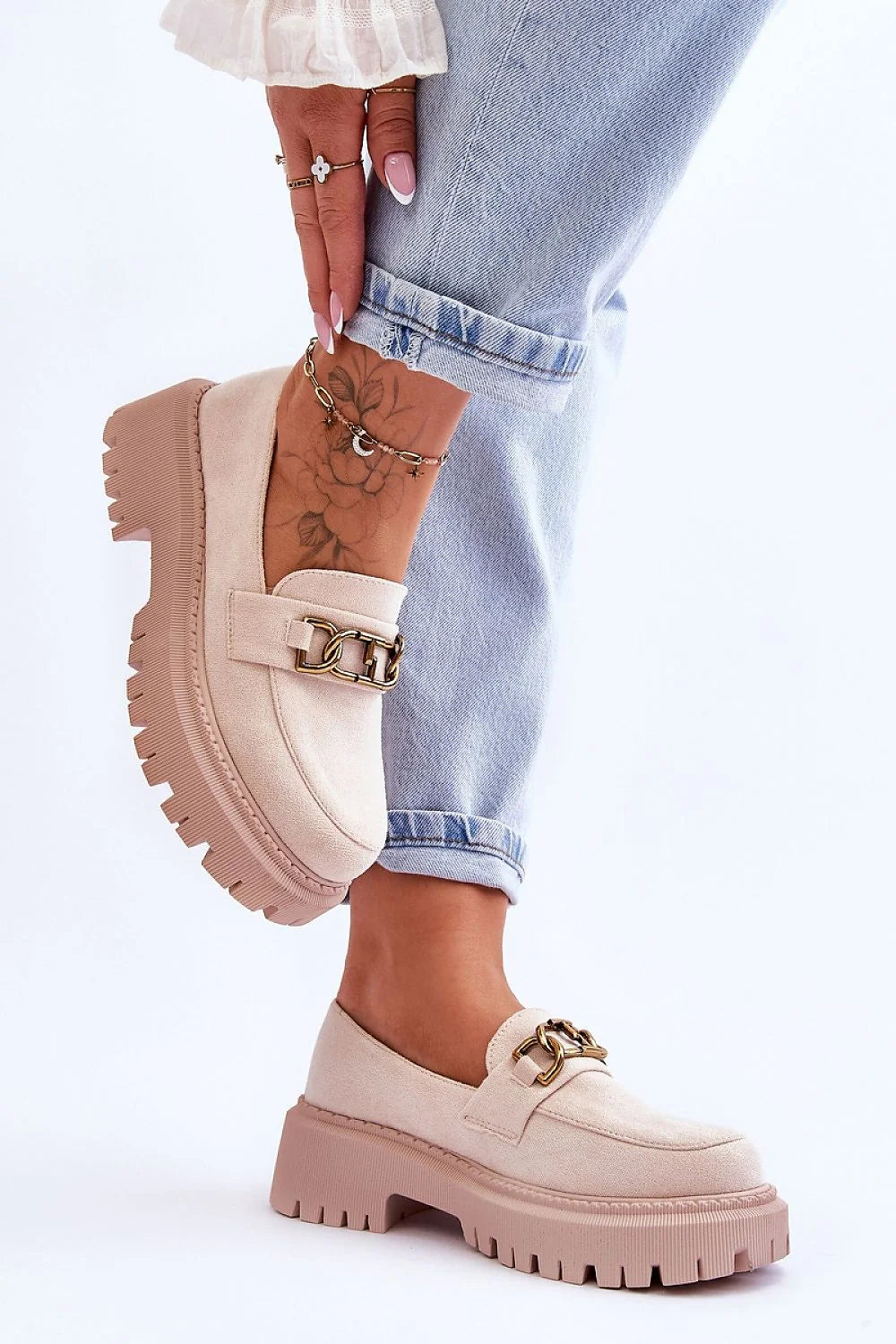Mocassins pour femmes design moderne élégant daim écologique chaîne dorée semelle compensée confort tendance daily wear