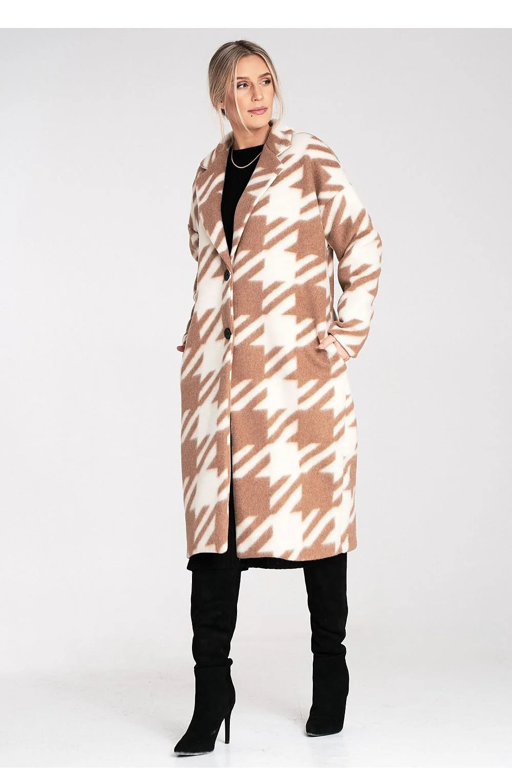 manteau long femme oversize midi pieddepoule beige lainage épais col cranté épaules tombantes boutons contrastants poches latérales fente coupe droite