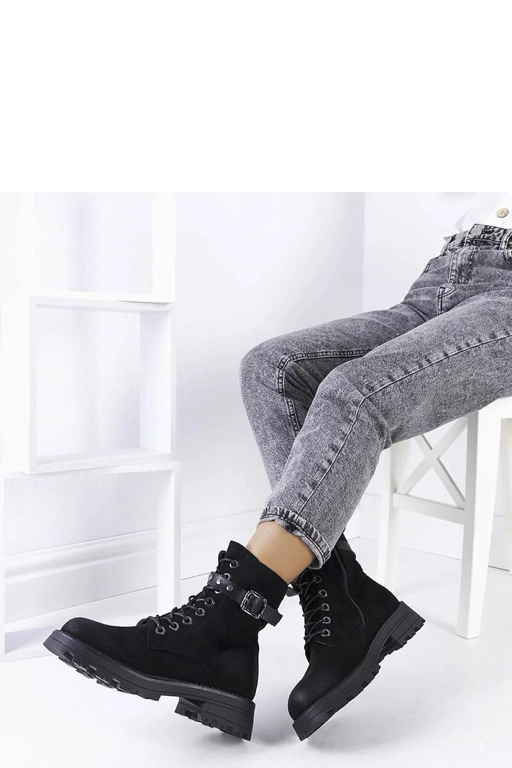 Bottes Solea femme combat montantes lacets suédées noir cuir synthétique semelle épaisse crantée antidérapante œillets métalliques boucle latérale mi mollet