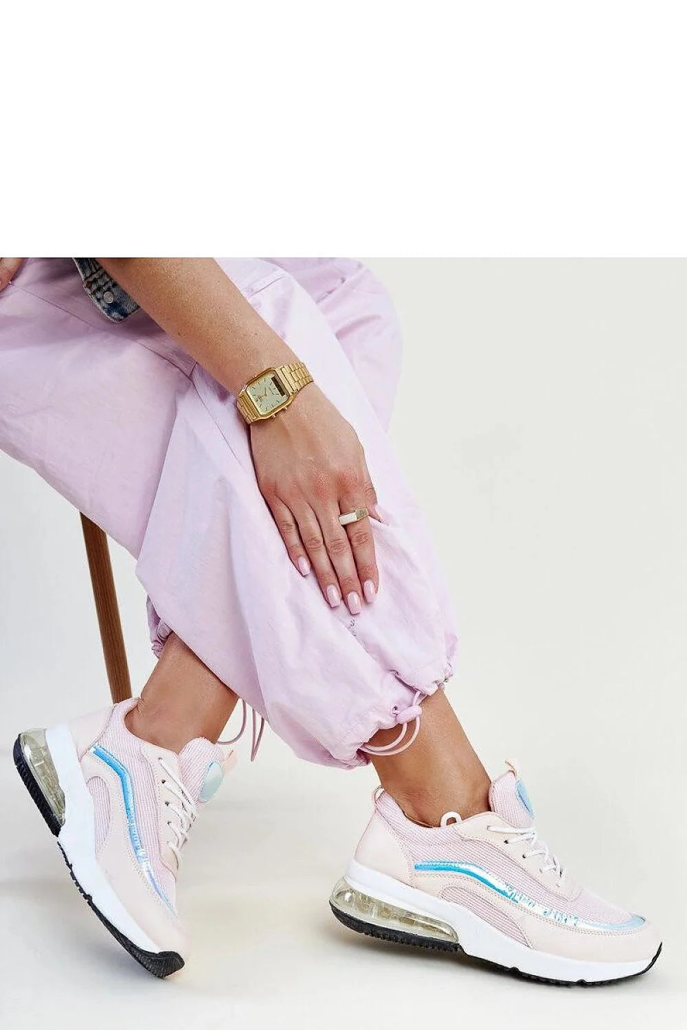 Baskets féminines modernes design sportif tendance style urbain semelle épaisse mesh respirant rose pâle irisé