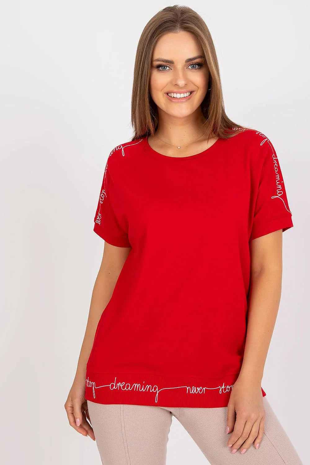 T-shirt femme moderne coupe ample manches courtes couleur jaune vif lettrage "never stop dreaming" coton élasthanne respirant