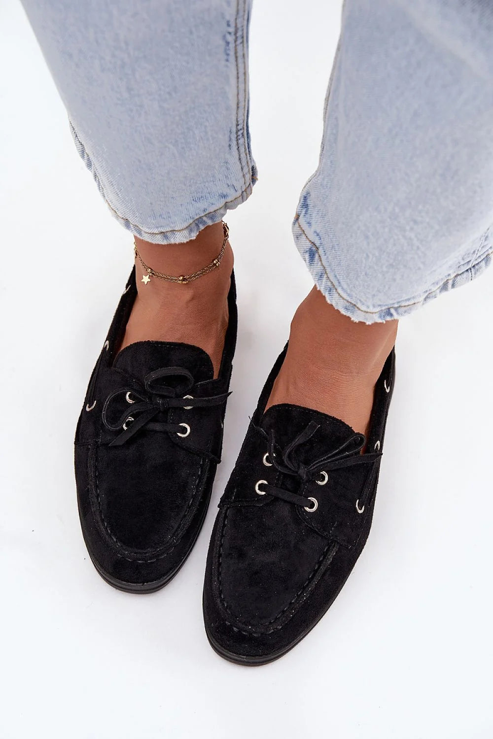mocassins femmes suédine écologique noir lacets décoratifs œillets métalliques couture apparente semelle caoutchouc antidérapante bout arrondi coupe basse doublure confortable