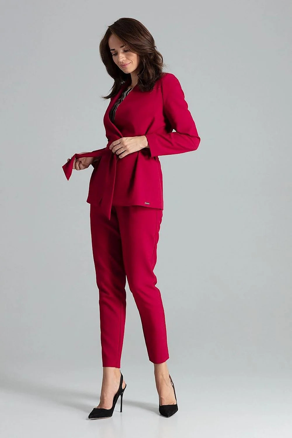 Ensemble tailleur femme polyester beige élégant ceinture ajustable style professionnel moderne pour occasions spéciales