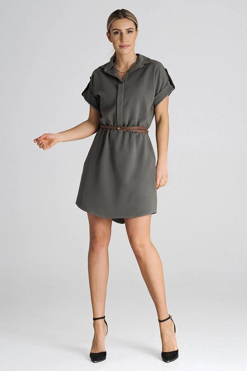 Robe de jour élégante pour femme en tissu fluide, coupe droite, ceinture marron, style casual-smart, coloris gris foncé ou kaki, facile à assortir