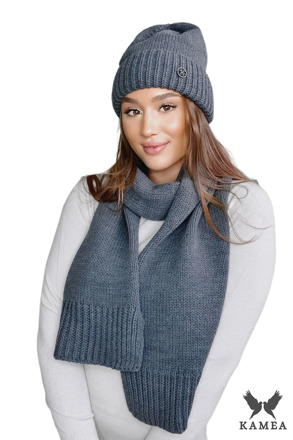Bonnet et écharpe en laine classique pour femme, style intemporel, couleur gris anthracite, idéal automne-hiver, accessoires mode élégance, taille ajustable
