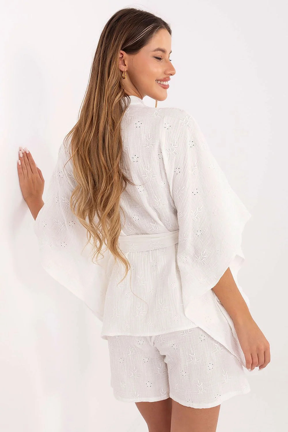 Ensemble Lakerta femme mousseline coton broderie florale chemise short blanc coupe droite taille haute ceinture confortable occasion quotidienne look élégant et confortable