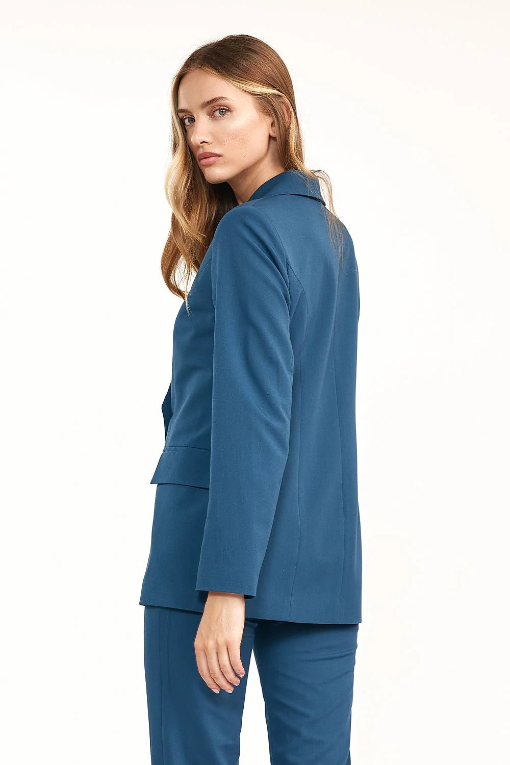 Blazer femme noir élégant en laine ajustée double boutonnage pour un style professionnel assuré