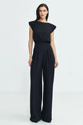 Combinaison élégante pour femmes sans manches épaules structurées neckline rond haute taille buste ajusté couleur noire matière légère fluides occasions formelles soirées