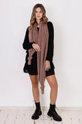 Écharpe longue douce pull-over manches longues en polyamide 100% brun rosé femme automne hiver chic