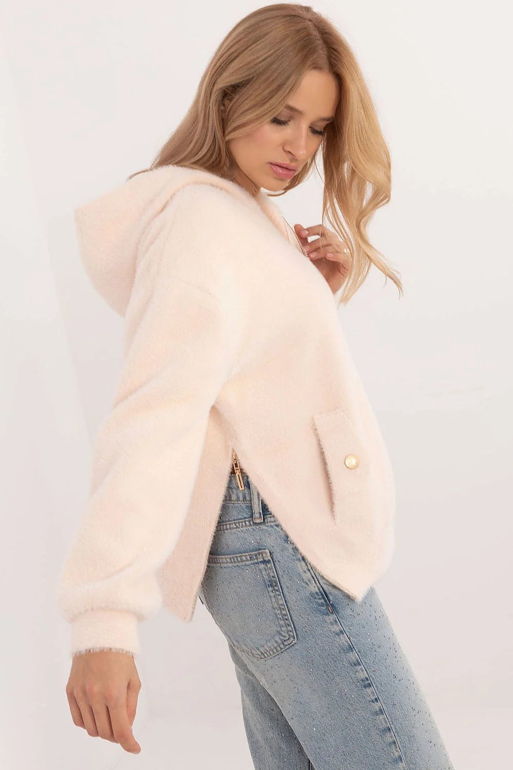 Veste femme élégante en mélange laine polyester viscose angora beige pastel coupe ample capuche intégrée fermeture éclair dorée poches boutons dorés mode automne hiver