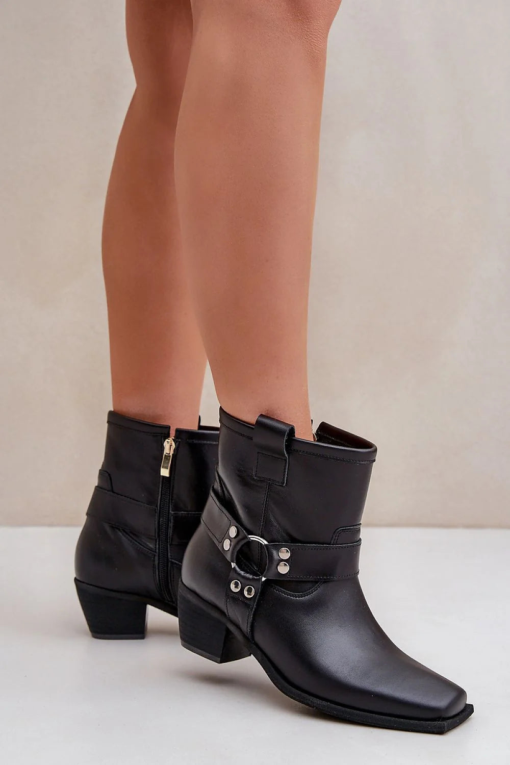 bottines cuir noir talon carré bas bout pointu style biker western boucle rivets éclair latérale semelle antidérapante chic