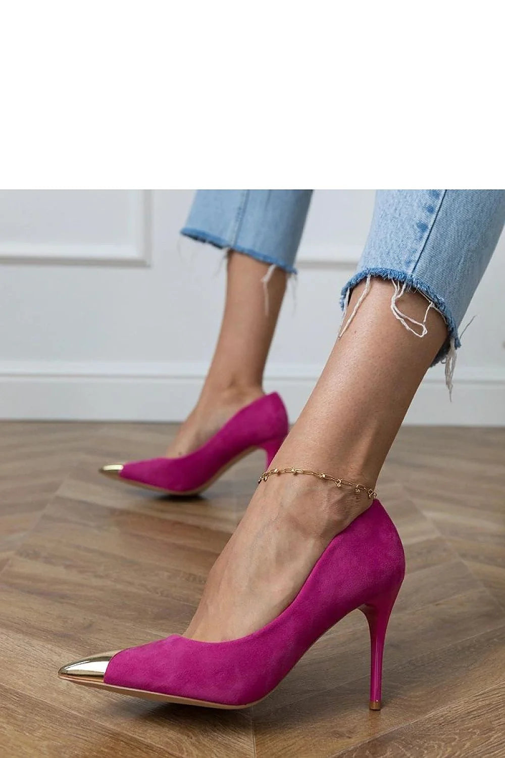 escarpins femme fuchsia suède cuir écologique embout métallique doré bout pointu talon aiguilles 10cm élancée semelle intérieure confort soirée chic