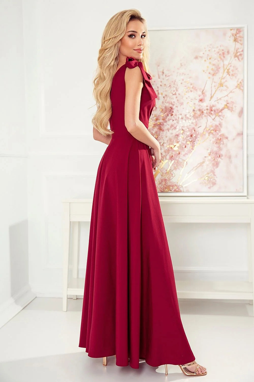 Robe longue élégante pour femmes avec décolleté en V, fente et nœuds sur les épaules en couleur bordeaux