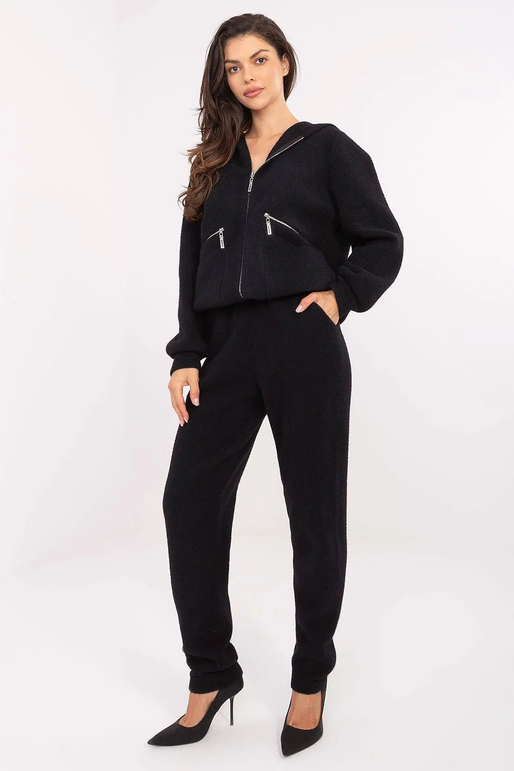 ensemble femme noir sweat capuche zippé maille bouclée poches zippées pantalon taille haute ceinture nouée fuselé manches ballon angora viscose
