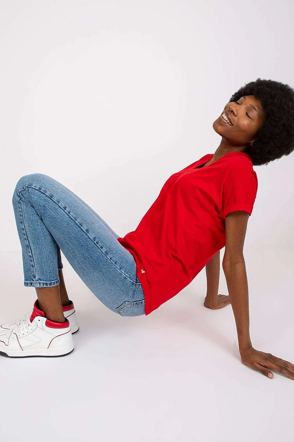 Outfit Casual Chic T-shirt Beige Denim Jeans Straight Cut Women Cotton Elastane Blend Blue Wash