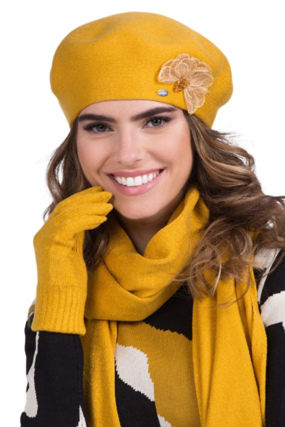 ensemble accessoires femme béret écharpe gants moutarde laine doublé tricoté chaud élégant raffiné florale perlé côtelé ajusté longue automne hiver