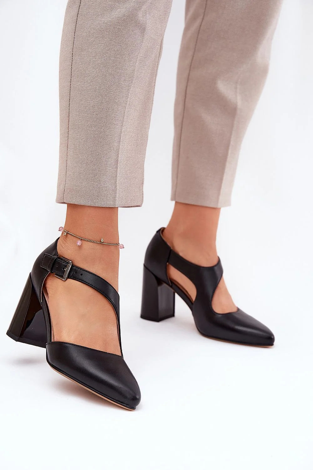 Escarpins talon large style classique moderne cuir naturel Vinceza bride réglable bout pointu confort élégance soirée quotidien femmes