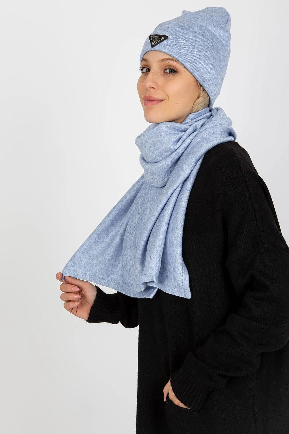 Ensemble d'hiver pour femme Lakerta, bonnet et écharpe en angora et spandex, style moderne et minimal, couleur grise unie, coupe ajustée et volumineuse