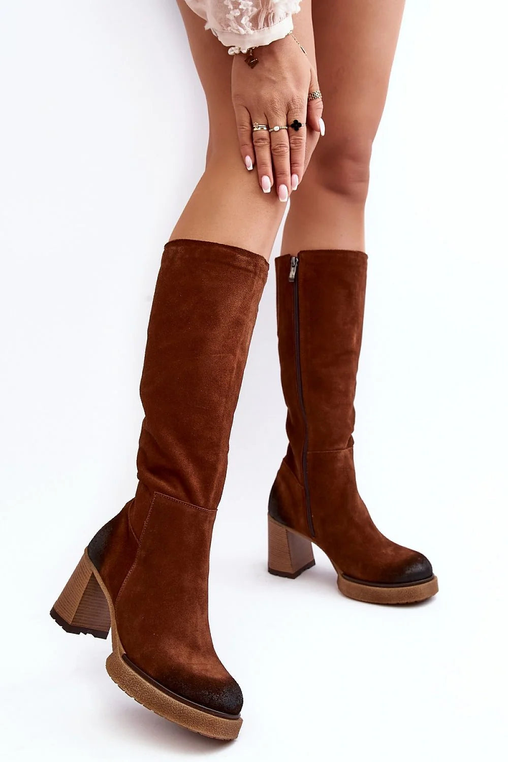Bottes à talons hauts en suède naturelle pour femmes, style élégant, couleur brun riche, fermeture éclair latérale, confortable, intemporel