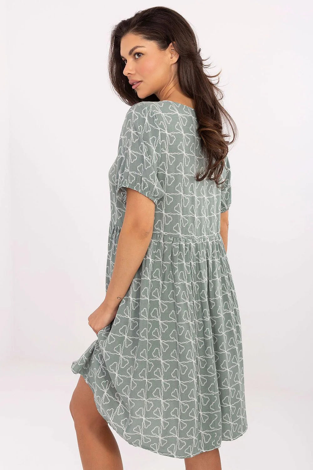 Robe de jour Sublevel sage vert imprimé abstrait manches courtes col rond attache à nouer taille ajustée robe été femme